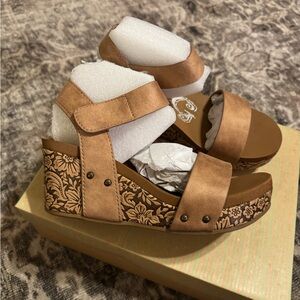 Very G Devon Wedges
